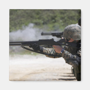 Flottor som avfyrar pistoler magnet