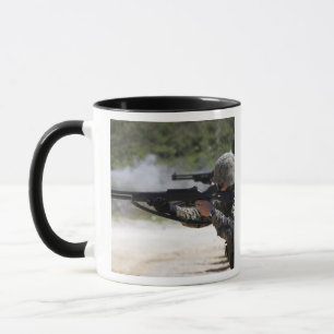 Flottor som avfyrar pistoler mugg