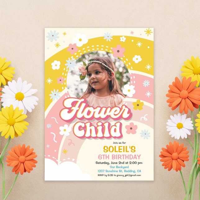 Flower Child Groovy Retro Födelsedagsinbjudan Inbjudningar (Skapare uppladdad)