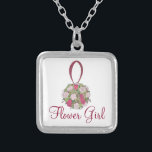 Flower Girl Brudens sida Bouquet Ro Necklace Silverpläterat Halsband<br><div class="desc">Necklace har en originalmarkörillustration av en bukett med rosa bröllopsbuketter,  med FLOWER GIRL i ett söt-burgundteckensnitt. En perfekt till blomsterflickan!</div>
