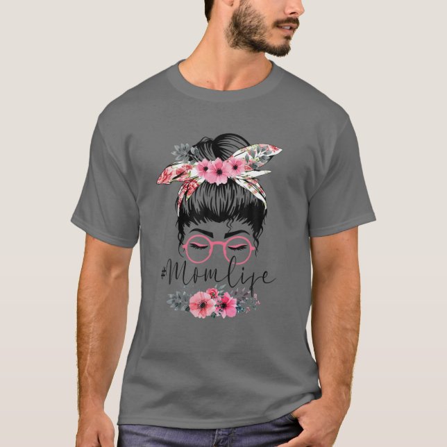 Flower Mamma Life Messy Bun Hair Sunglasses Rosa m T Shirt (Framsida)