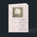 Flowers Friend och Hennes Make-årsdag Kort<br><div class="desc">Lycklig bröllop-jubileumskort för vän och hennes make med söt rosa-tulpaner och hjärtlig vers.</div>