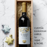Flowers Menorah Blue Lycklig Hanukkah i flottan oc Vinflaska Etikett<br><div class="desc">Etiketten Hanukkah vin från Nautical Boutique Co. har en marin design med blå blommigt och guld med guldmenorah och matchande blombukett. Meddelandet kan vara personlig,  och den blå bakgrunden färg kan enkelt ändras till kostym efter dina behov - välj bara alternativet Anpassa.</div>