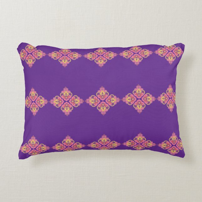 Flowers on Purple Accent Pillow Prydnadskudde (Framsidan)
