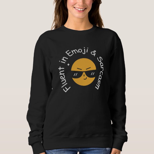 "Fluent in Emoji and Sarcasm" Funny Women's T Shirt (Framsida)