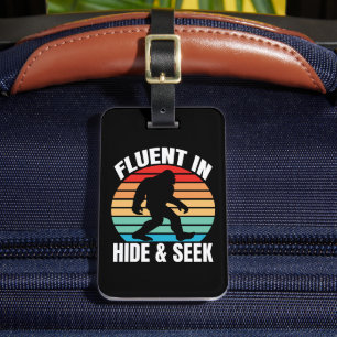Fluent in Göm och Seek Funny Bigfoot Bagagebricka