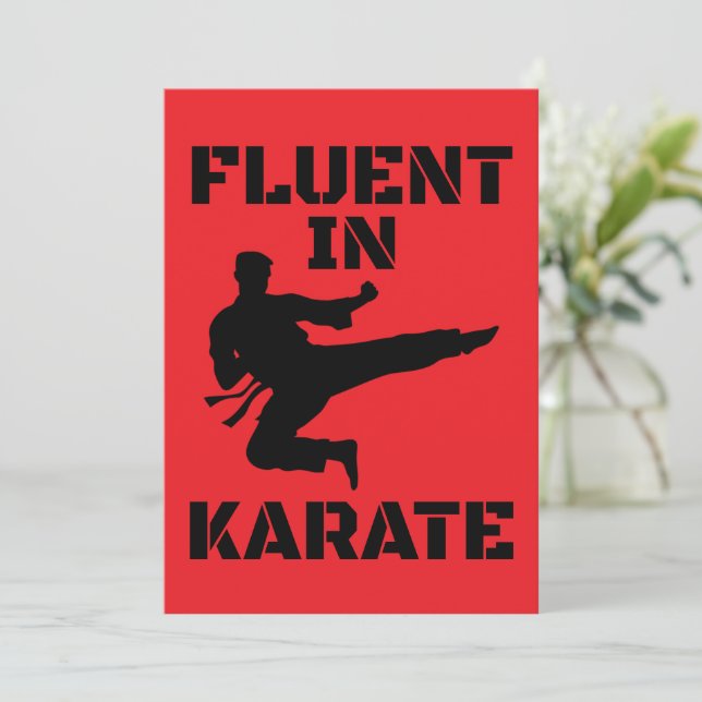Fluent in Karate Funny Karate T-Shirt Inbjudningar (Stående Fram)