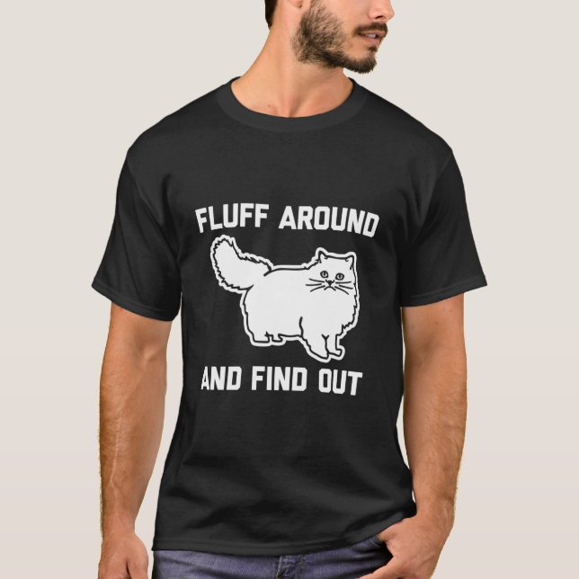 Fluff Around Ta Reda Ut Perserkattsägare Katt T Shirt (Framsida)