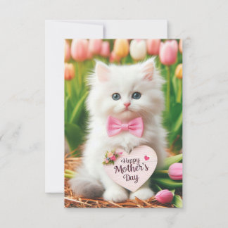 Fluffig vit kattunge i tulpanfält mors dag kort