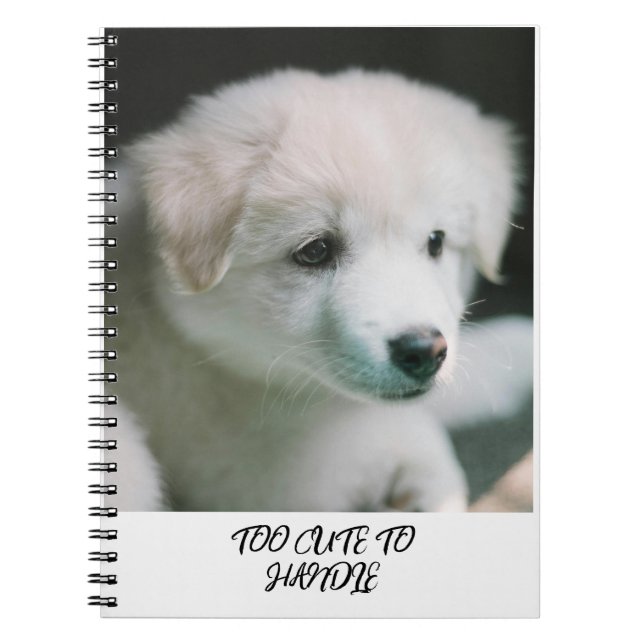 "Fluffig Vit Valp Charm" Anteckningsbok (Framsidan)
