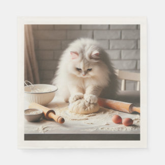 Fluffy cat bakning a pizza base pappersservett