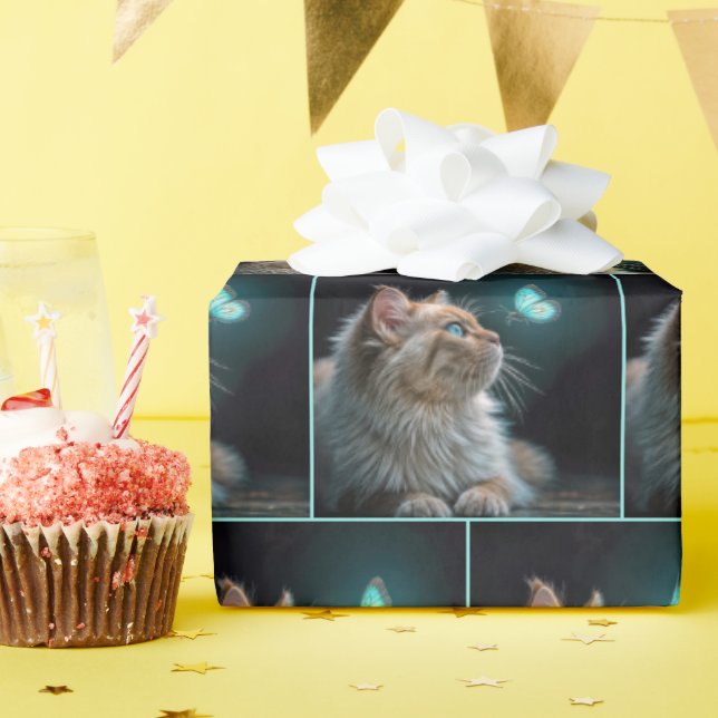 Fluffy cat med neon Butterfly Presentpapper (Födelsedagsfest)