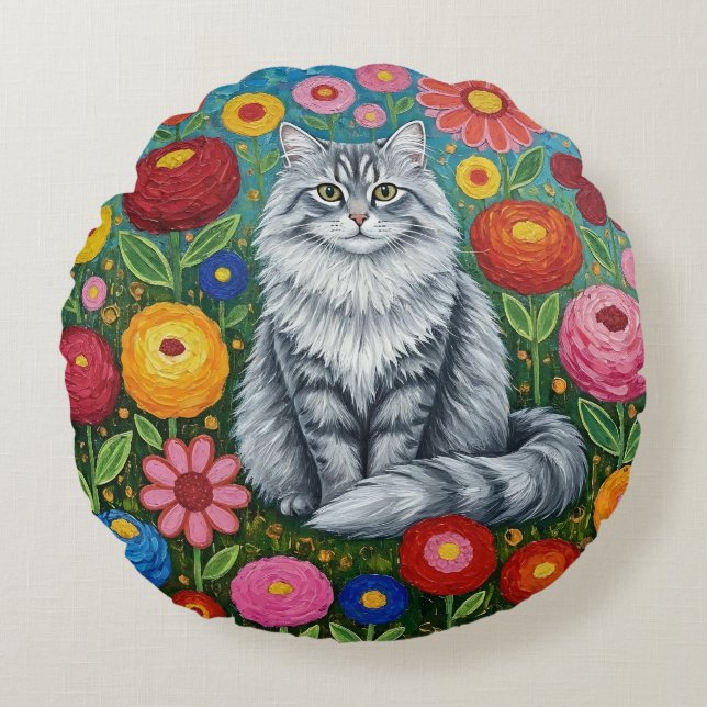 Fluffy Gray Striped Cat with Folk Art Flowers Rund Kudde (Framsidan)