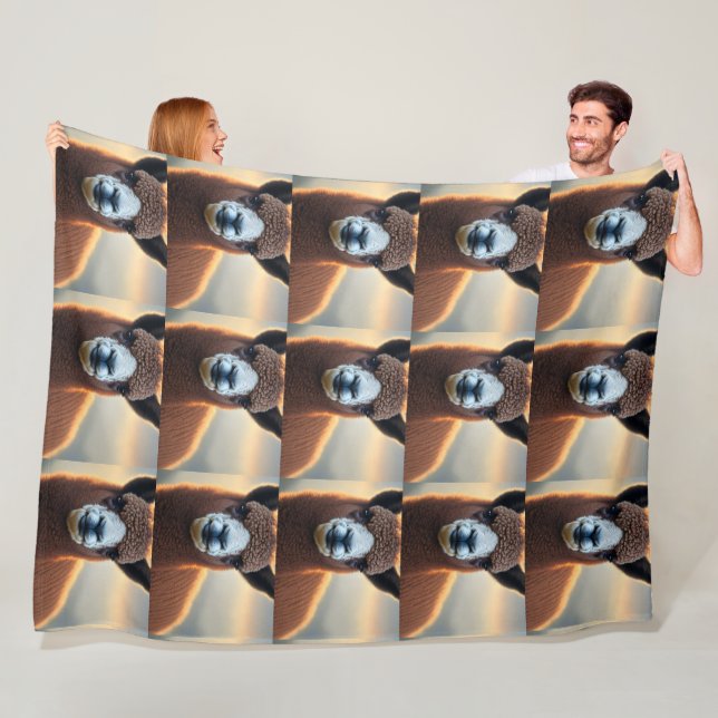 "Fluffy Majesty: The Big Wooly Brown Alpaca" Fleecefilt (På plats)