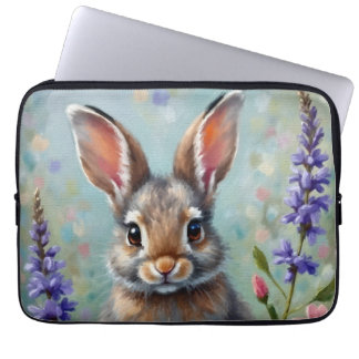 Fluffy Rabbit i Fält i Flowers Laptop Fodral