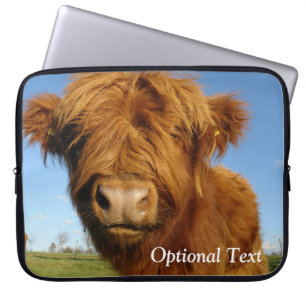 Fluffy Scottish Highland Cow - Blå himmel Laptop Fodral
