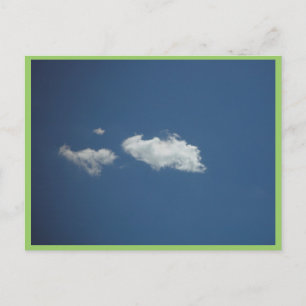 Fluffy White Cloud på djupt Blå himmel på valutamb Vykort