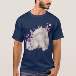 Fluffy White Kitten, omgiven av Rosa Flowers och T Shirt