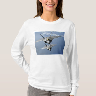 Fluga för två rovfåglar F-22 över Stilla havet T Shirt