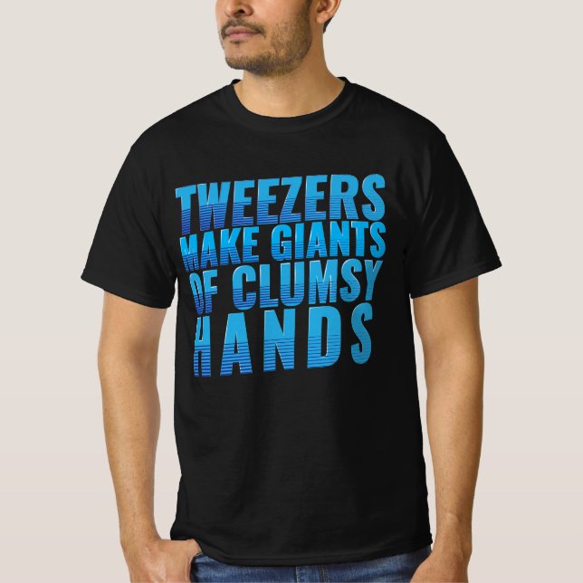 Flugbindare "Pincett gör jätte av klumpiga händer" T Shirt (Framsida)