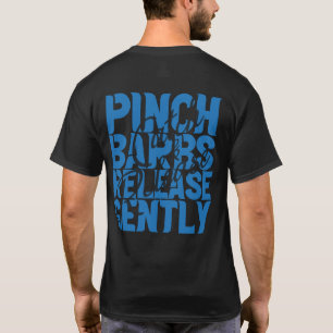 Flugfiske "Kläm fångst krokar försiktigt" T Shirt