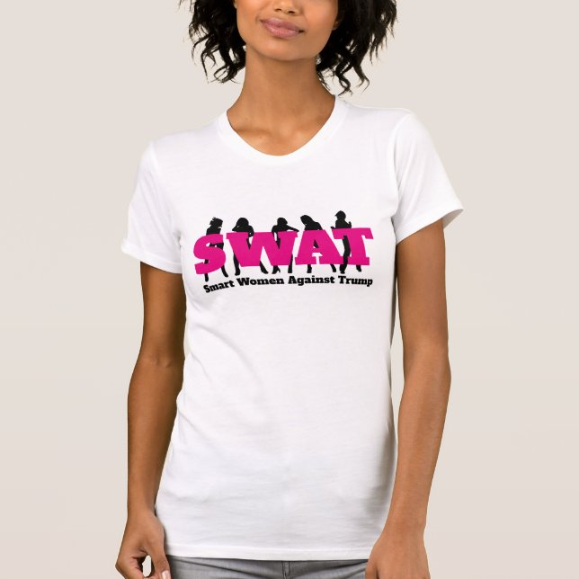 FLUGSMÄLLA: Smart kvinnor mot trumf T Shirt (Framsida)