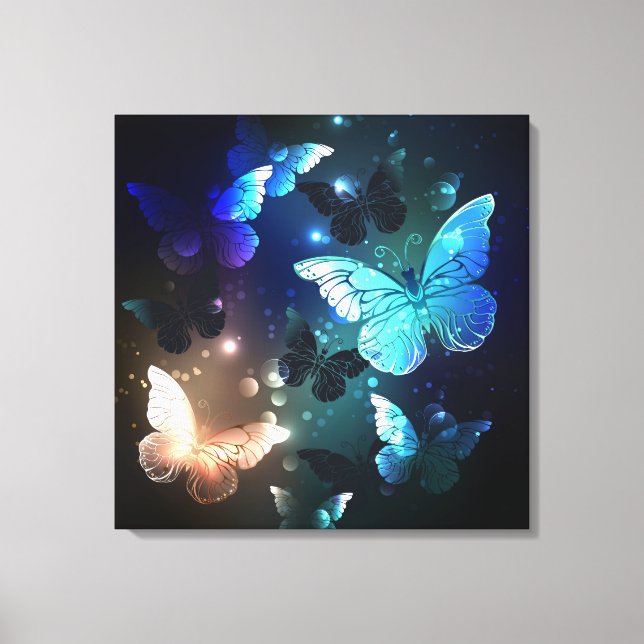 Fluttering Night Butterfly Canvastryck (Framsida)