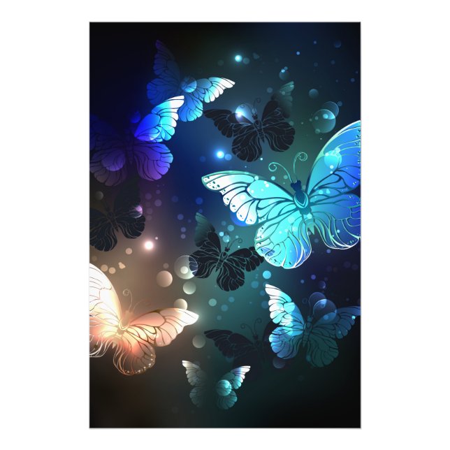 Fluttering Night Butterfly Fototryck (Framsidan)