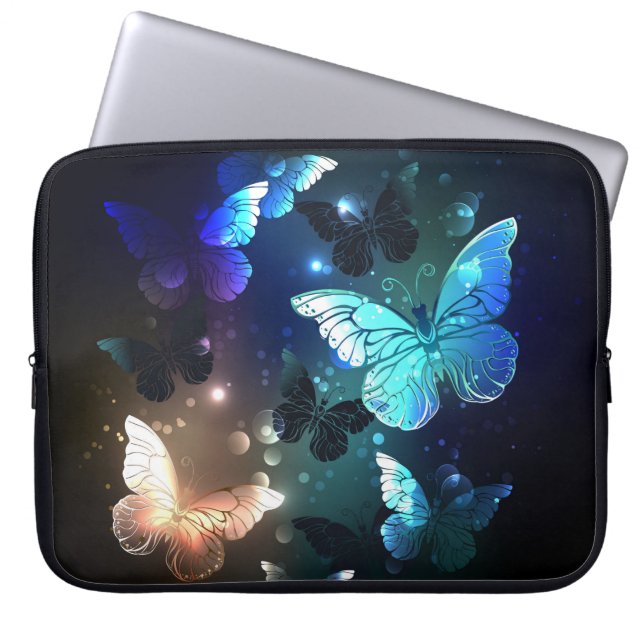 Fluttering Night Butterfly Laptop Fodral (Framsidan)