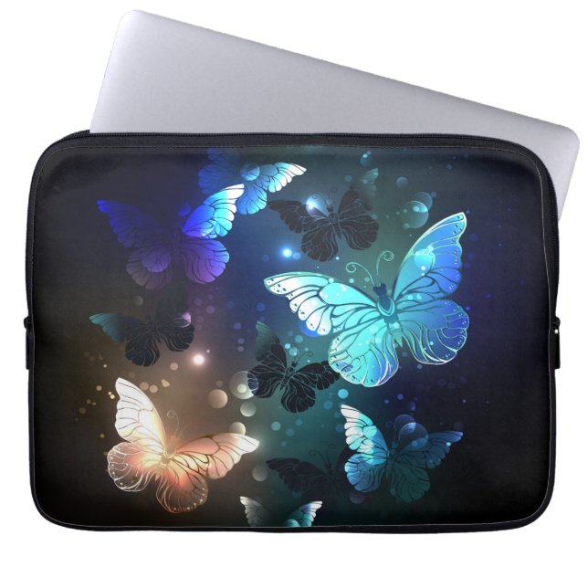Fluttering Night Butterfly Laptop Fodral (Framsidan)