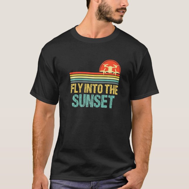 Flyg In I Solnedgång Drönarpilot Färg Fpv Drönare  T Shirt (Framsida)