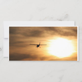 flyga in i solnedgången