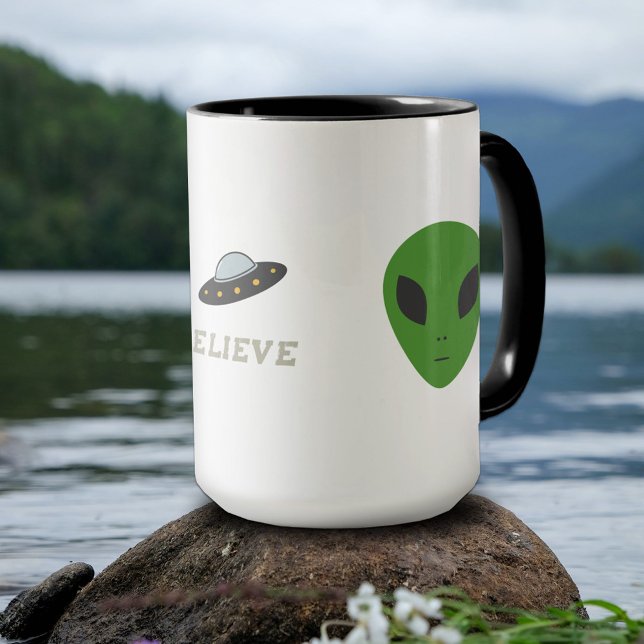 Flygande aucer och Grönt Alien Mugg (Flying Saucer & Green Alien Mug)