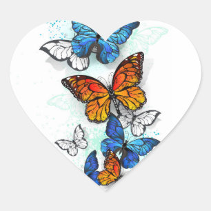 Flygande Butterflies Morpho och Monarch Hjärtformat Klistermärke