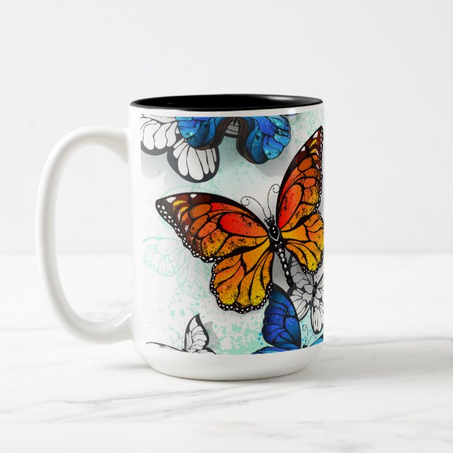 Flygande Butterflies Morpho och Monarch Två-Tonad Mugg (Vänster)