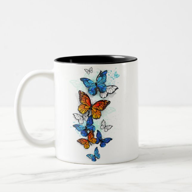 Flygande Butterflies Morpho och Monarch Två-Tonad Mugg (Vänster)