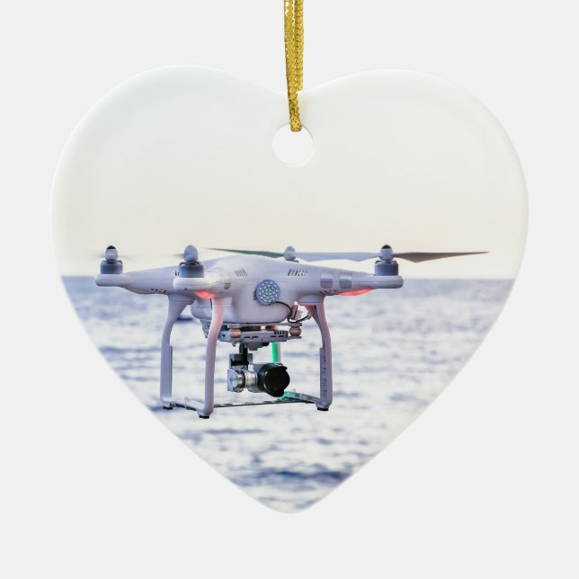 Flygande dryck vid kusten ovanför havet julgransprydnad keramik (Framsidan)