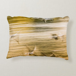 Flygande fiskmåsar - abstrakt prydnadskudde