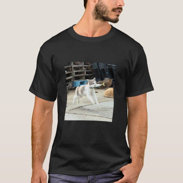 flygande katt med fisk_001 t shirt (Framsida)