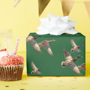 Flygande Mallard Ankor på Grönt Presentpapper