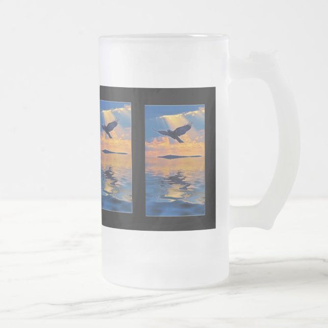Flygande Mystical Raven vid Sunset Gift Mugg-serie Frostat Ölglas (Höger)