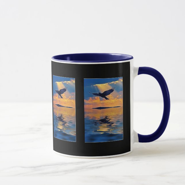 Flygande Mystical Raven vid Sunset Gift Mugg-serie Mugg (Höger)