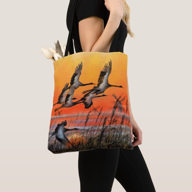 Flygande solnedgångs-fåglars tote-bag tygkasse (Närbild)