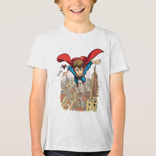 Flygande Superpojken Tecknad T-Shirt – Dynamisk Se (Framsida)