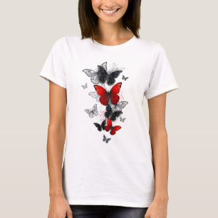Flygande svart- och rödmorfoflugor t shirt