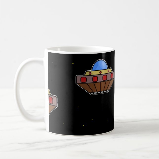 Flygande ufo i blanksteg svart kaffemugg (Vänster)