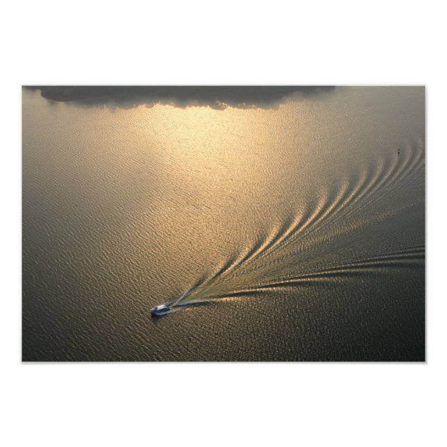 flygbild av båt i Gatunsjön Panama Fototryck (Framsidan)