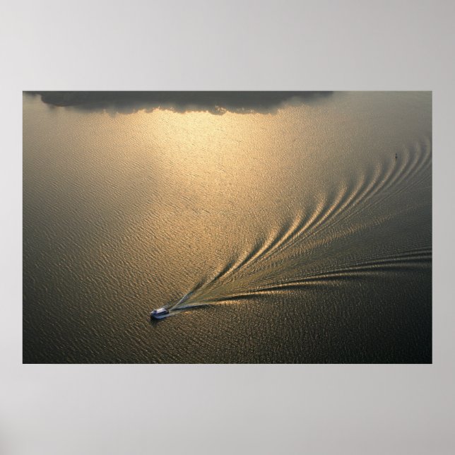 flygbild av båt i Gatunsjön Panama Poster (Framsidan)