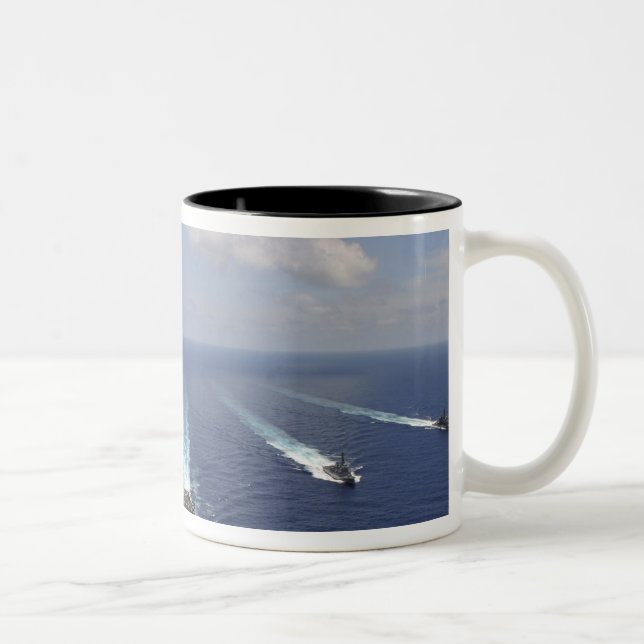 Flygbolaget USS Abraham Lincoln Två-Tonad Mugg (Höger)