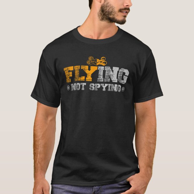 Flyger Inte Spionerar För En Drönarpilot Drönare T Shirt (Framsida)